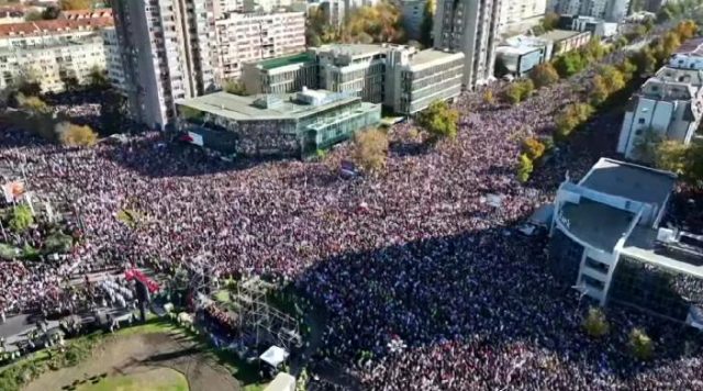 Српското МВР објави проценка колку луѓе биле собрани во Нови Сад на годишнината од уривањето на настрешницата