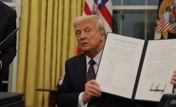 Трамп го потпиша законот за финансирање, заврши најдолгата блокада на владата на САД досега