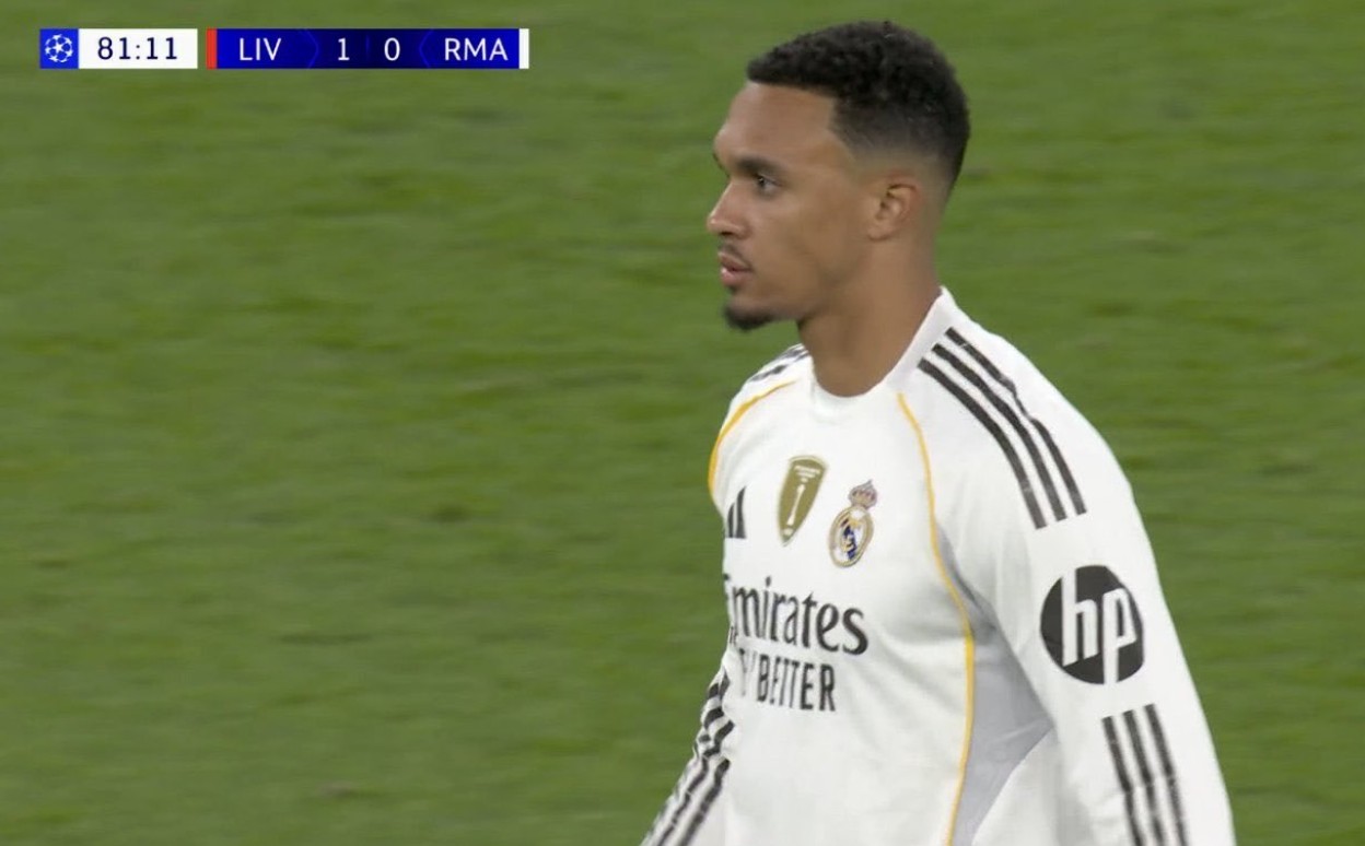 Не му беше пријатно: Арнолд во својот роден град дочекан со пораки и гласни свирежи (ФОТО+ВИДЕО)