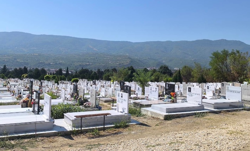 Празнично апсење на гробишта – лажен поп пеел на Задушница