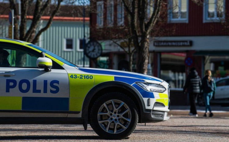 Автобус се заби во станица во Стокхолм, има мртви