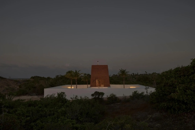 Куќа на плажа што стана архитектонска сензација на годината