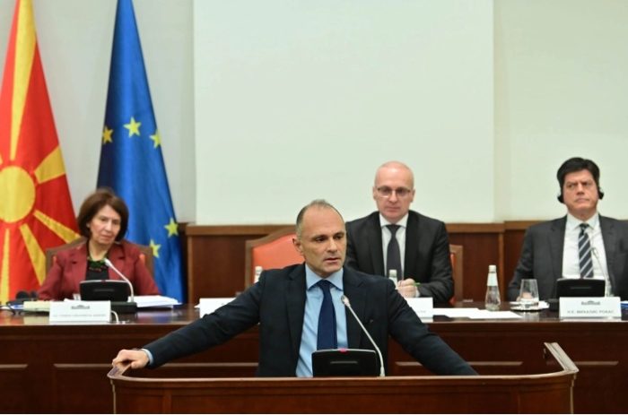 ФИЛИПЧЕ ЈА КУДИ ВЛАДАТА: А резолуцијата со која услови да се внесат Бугарите во Уставот до февруари уште не ја доставил до Собранието