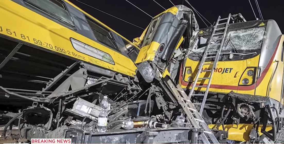 (ВИДЕО) Најмалку пет лица тешко повредени, а 40 полесно во судир на два воза во Чешка