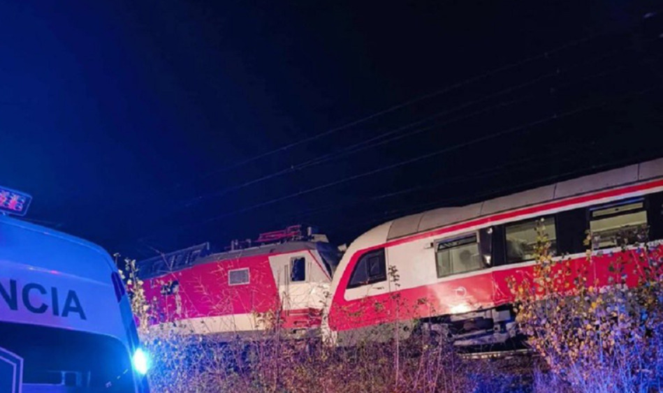 (Видео) Судир на возови во Словачка, десетици повредени
