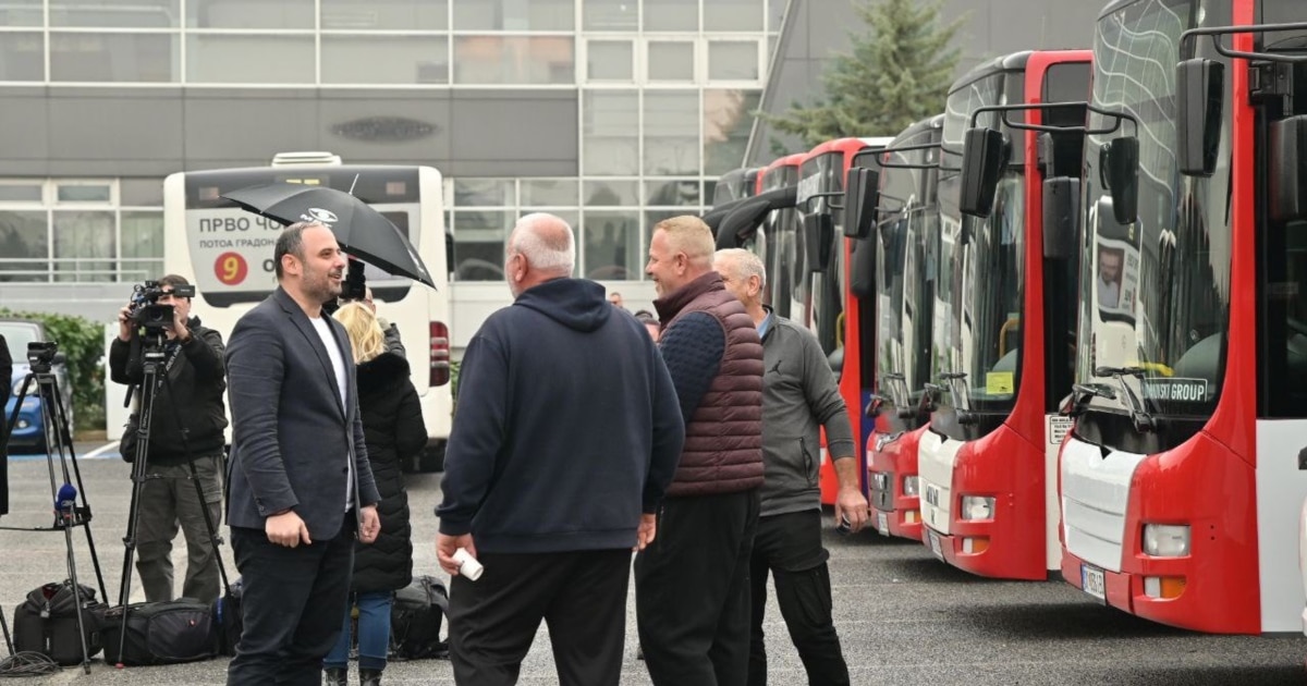 Отпуштени 400 луѓе и нови автобуси, првиот работен ден на градоначалникот Ѓорѓиевски