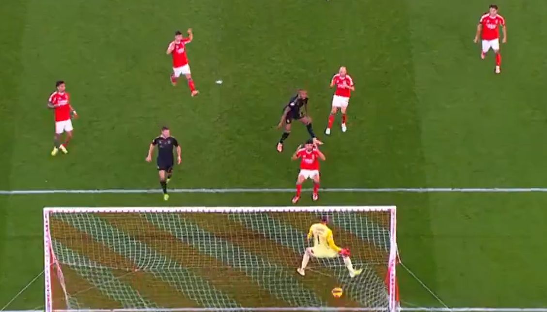 Бенфика си даде неверојатен автогол, вакво нешто ретко се гледа! (ВИДЕО)