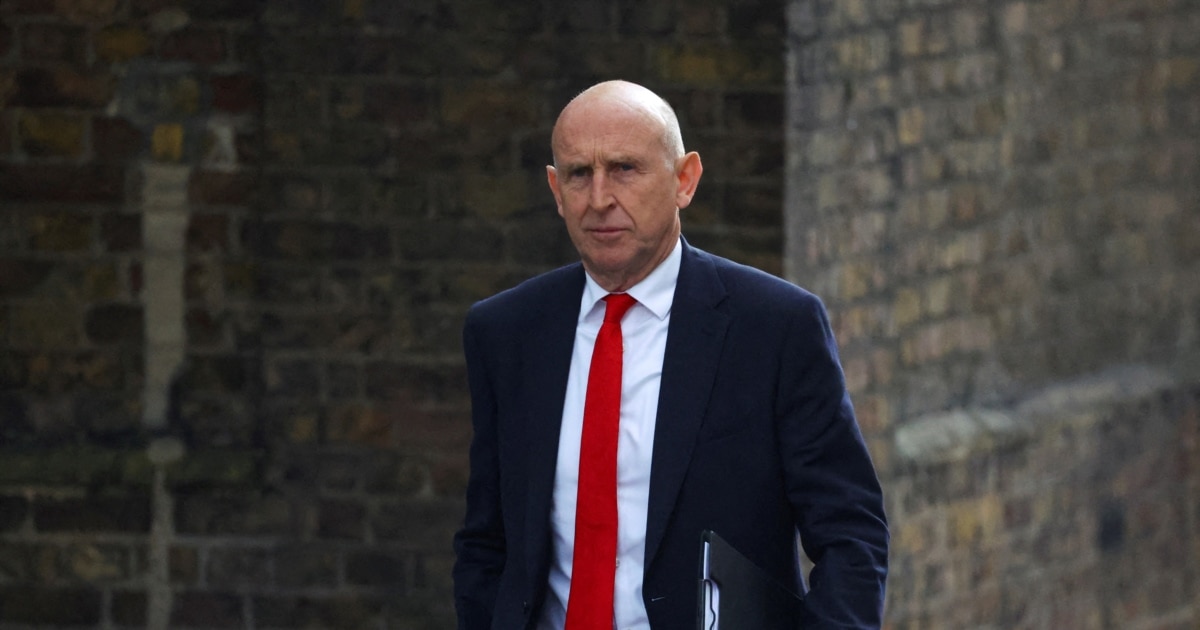 Велика Британија го предупреди Путин откако руски воен брод влегол во нејзини води