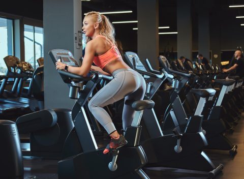 Неколку фитнес трикови што ќе ве одржат во форма