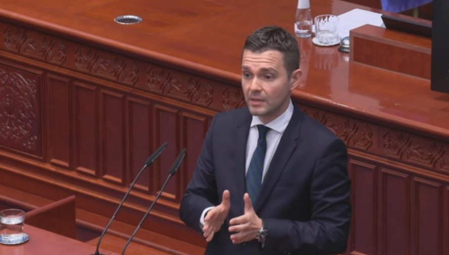 НИШТО НЕ Е ПУШТЕНО ВО СОФИЈА НА АМИН: Муцунски вели дека го штитат македонскиот идентитет