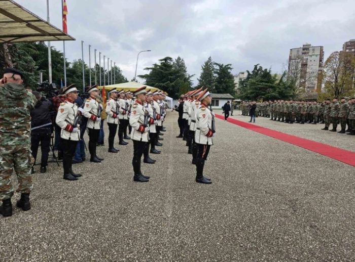 МИСАЈЛОВСКИ: Униформата која што денеска со гордост ја носите секогаш нека ве потсетува на одговорноста и лојалноста кон татковината