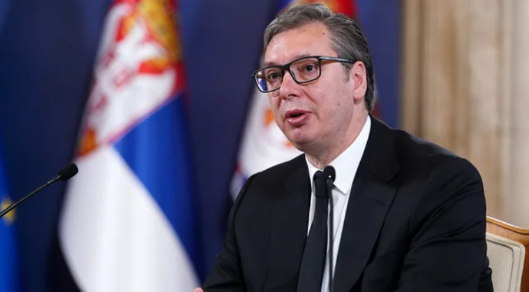 „Фашизмот во Европа се буди“ – Вучиќ ужаснат по настапот на Томпсон и поздравот „За дом спремни“