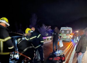 ЈО: Двајца загинати, а петмина повредени при претекнување и судар на два автомобила кои се движеле во иста насока