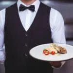 Угостителите во очај: порано се „тепавме“ за гости, а сега за келнери