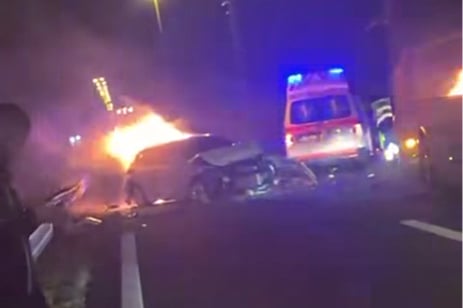 Хрватски фудбалери извадиле возач од запален автомобил – го спасиле од сигурна смрт (ВИДЕО)