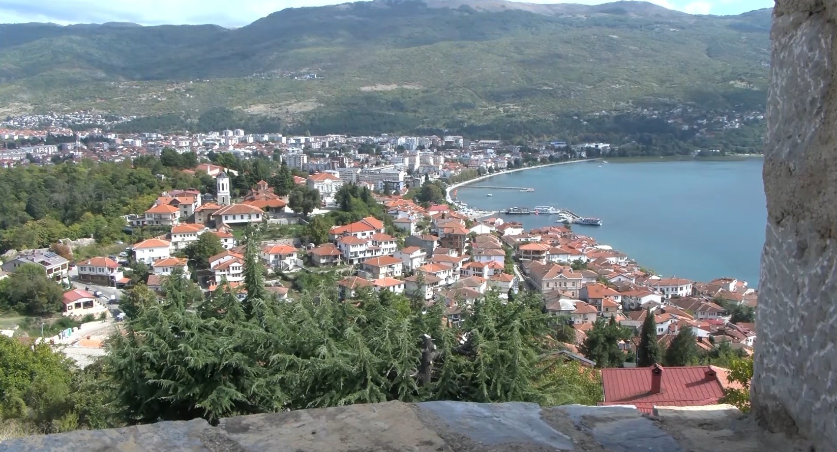 Се поскапо седнувањето во ресторани