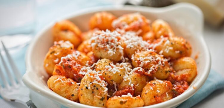 РЕЦЕПТ НА ДЕНОТ: Њоки со есенски бои – совршен вкус со четири „најздрави“ состојки