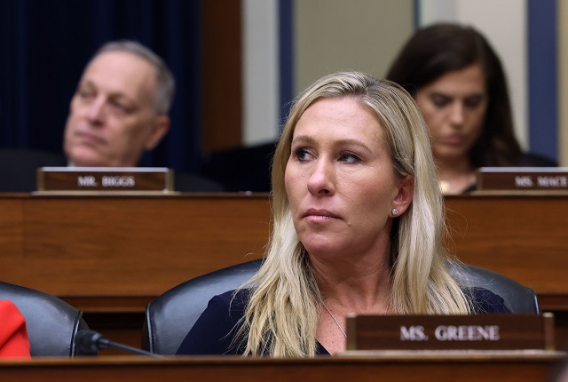 Трамп ја повлекува поддршката за „лудата“ крајно десничарска конгресменка Грин