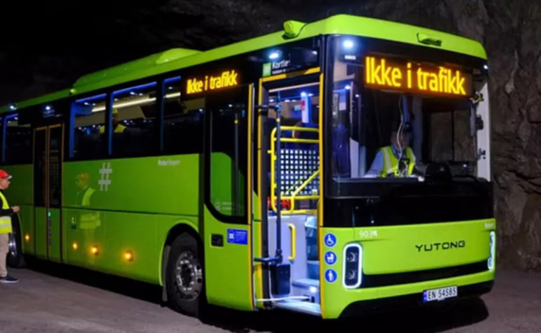 Кина крие црвено копче во зелените градски автобуси за Европа