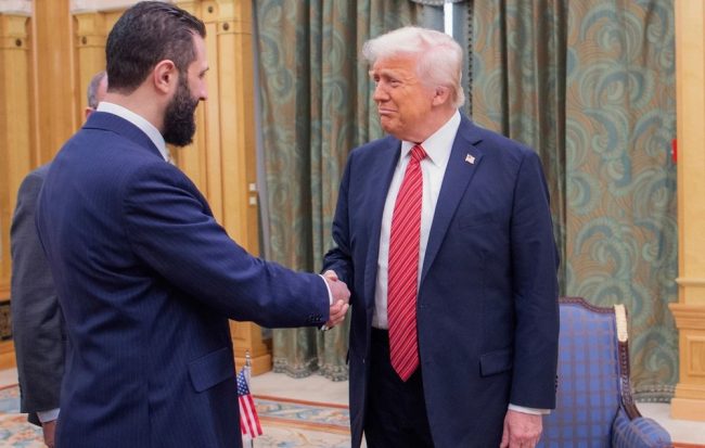 САД ГИ УКИНАА САНКЦИИТЕ ЗА СИРИЈА ОТКАКО ТРАМП И АЛ-ШАРА СЕ СРЕТНАА ЗАД ЗАТВОРЕНИ ВРАТИ ВО БЕЛАТА КУЌА