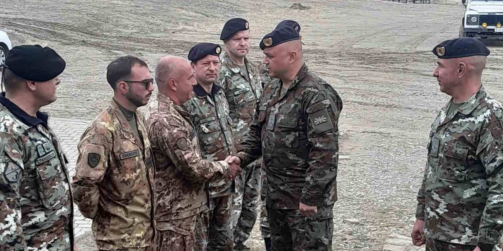 Началникот на Генералштабот Лафчиски во посета на македонските војници во Романија и Бугарија