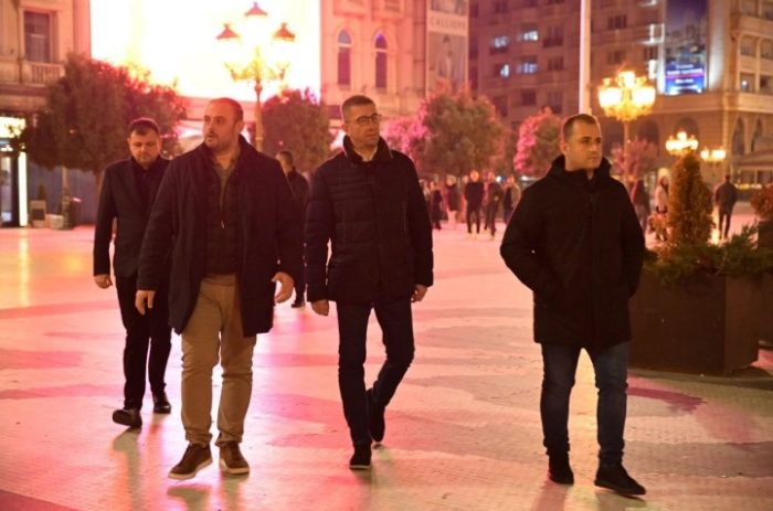 (фоторепортажа) ЃОРЃИЕВСКИ: Со премиерот Мицкоски во ноќна обиколка на Скопје кое сега конечно личи на метропола, како што доликува