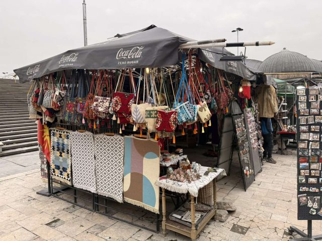 ФОТО| Ќе се отстранат дивите објекти на плоштадот „Филип Втори“