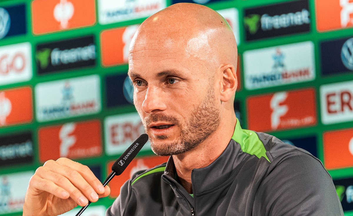 Волфсбург го отпушти тренерот