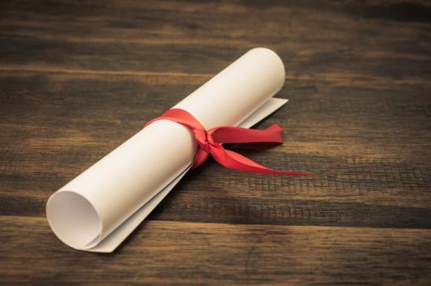 Многу дипломи, малку знаење! Пешев: Образованието не одговара на економијата