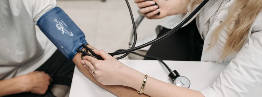 Може ли ПОКАЧЕНИОТ ПРИТИСОК да влијае врз ЗДРАВЈЕТО на БУБРЕЗИТЕ?