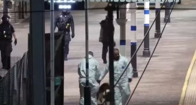 Остануваат нејасни мотивите за нападот врз возот во Англија