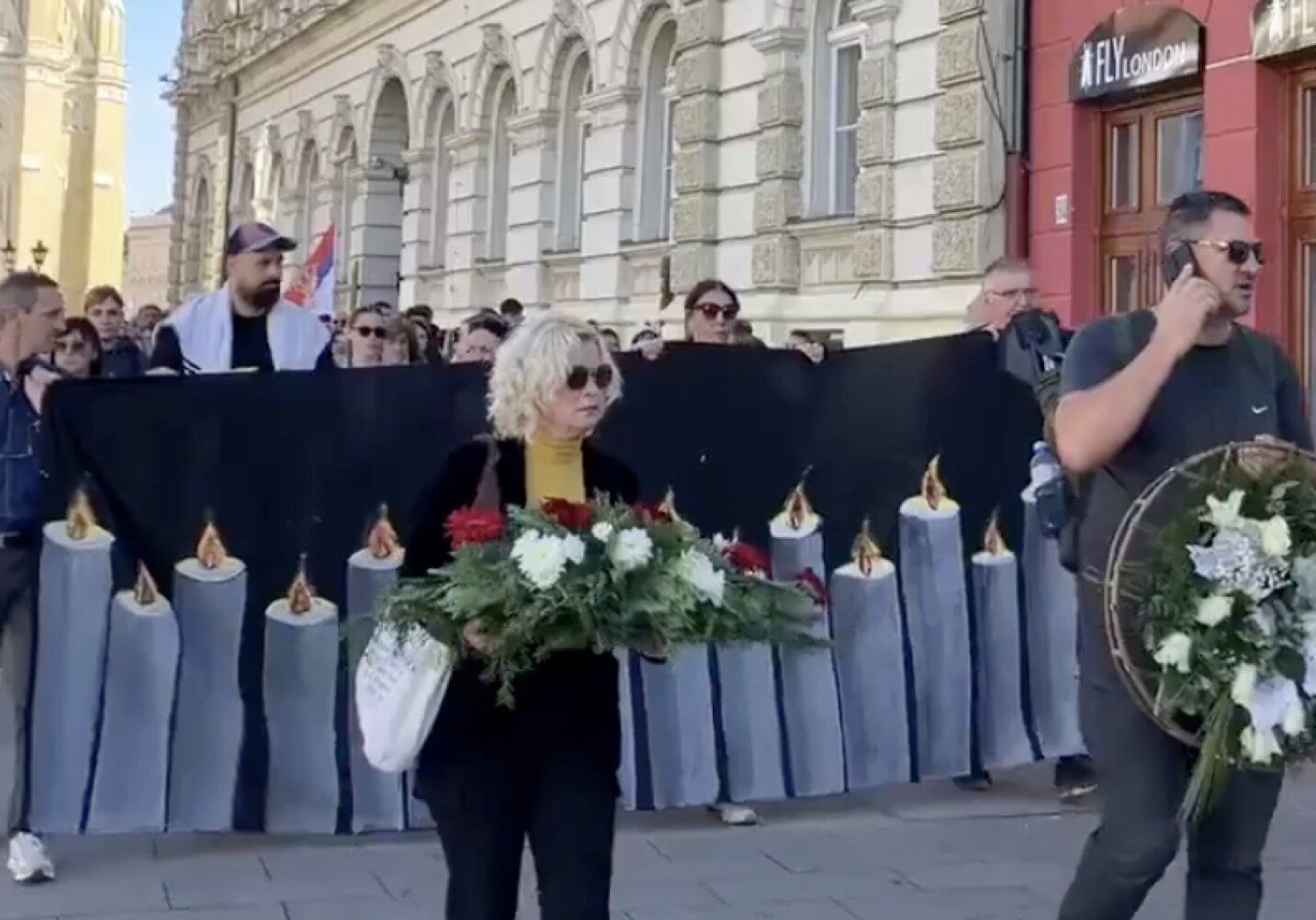(Видео) Трагедија, гнев и отпор – Србија се поклонува пред жртвите од Нови Сад