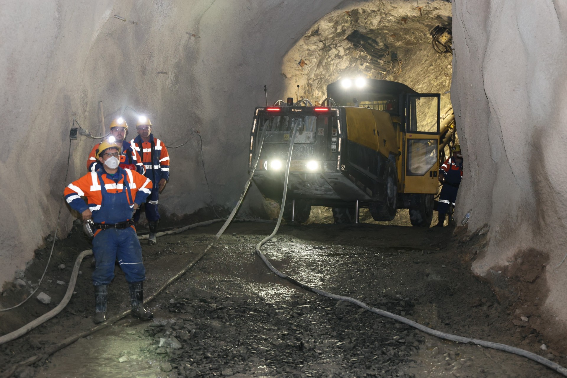 Рудникот „Саса“ го намалува бројот на вработени?