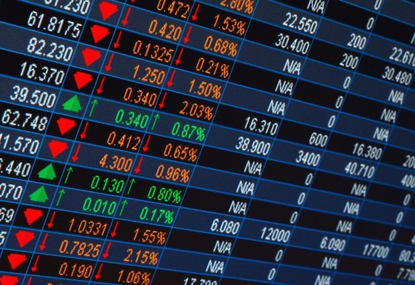 Глобалните берзи паѓаат поради притисок врз технолошкиот сектор