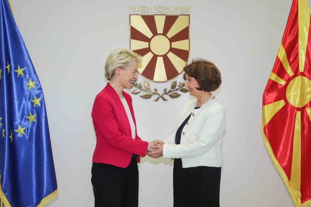 Давкова ѝ одговори на фон дер Лајен: Топката е реквизит, сам со топка никој не игра, што ако топката е од офсајд или со фаул фрлена?