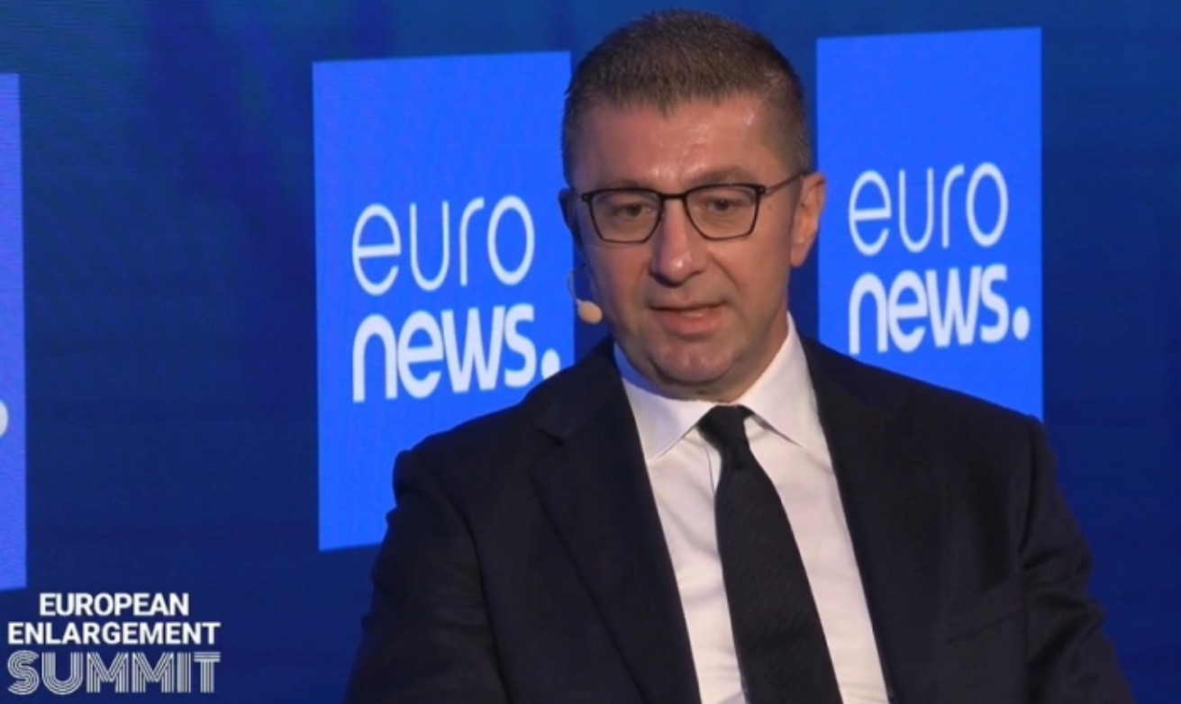 Mицкоски: Ако го смениме Уставот ќе добиеме петка од ЕУ