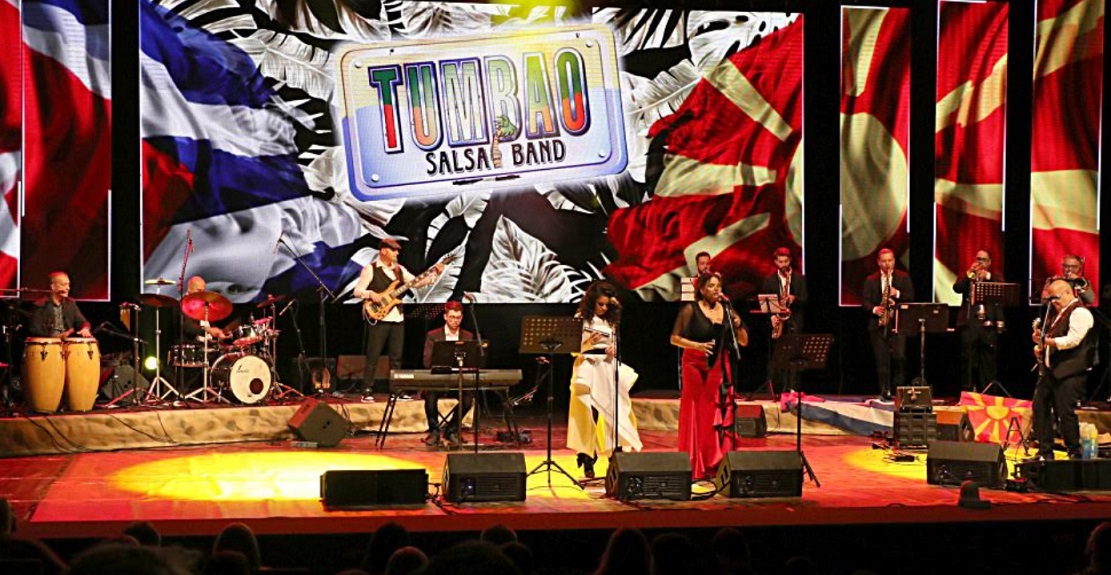 ДВАЕСЕТ ГОДИНИ ЈА СПОЈУВАМЕ КУБА СО МАКЕДОНИЈА, РЕЧЕ ПЕТАР РЕНЏОВ НА ВЕСЕЛИОТ КОНЦЕРТ НА „ТУМБАО САЛСА БЕНД“