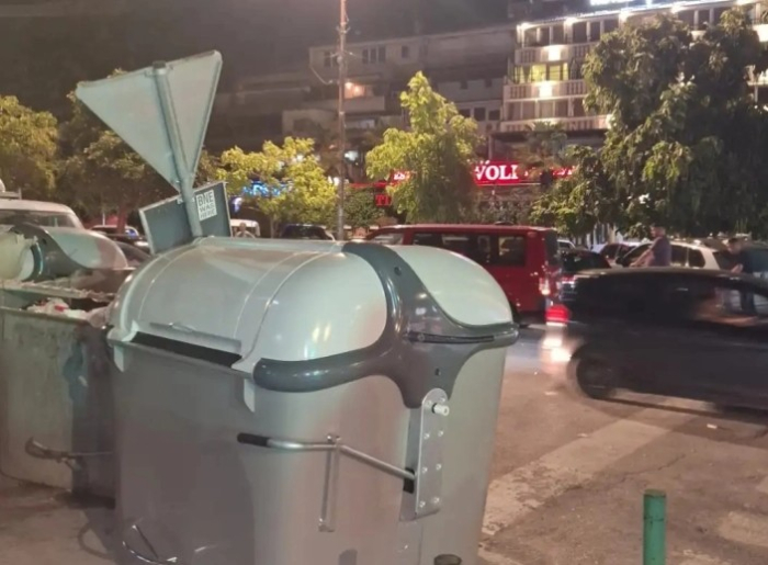 Во Скопје од денеска стапува во сила забраната за фрлање смет од 22:00 до 06:00 часот