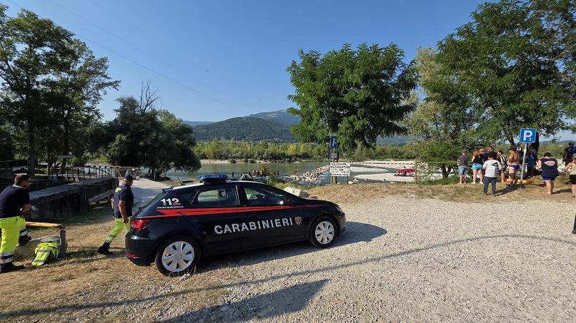 Се урна хеликоптер во Италија, загина пилотот