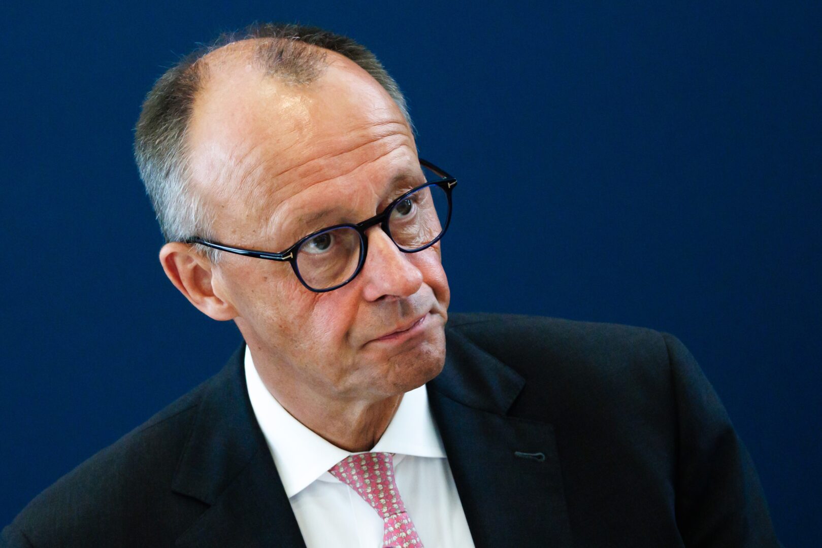 Мерц обвинет за пренасочување на парите за одбрана, за финансирање на поголем социјален буџет