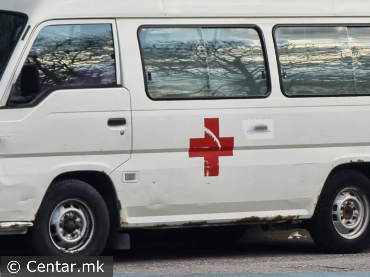 Велосипист паднал на патот од Средно Водно кон Скопје – веднаш е пренесен во приватна болница во Скопје