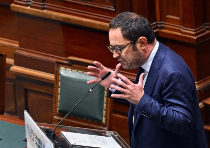 Белгиски пратеник говори веќе 26 часа во обид да блокира усвојување на Предлог-закон