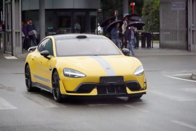 Американците го „расклопија“ Xiaomi SU7 и останаа без зборови