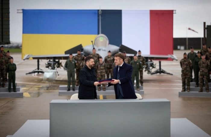 ЗЕЛЕНСКИ ВО 9-ТА ПОСЕТА НА ПАРИЗ: Макрон напиша денеска е „голем ден“, Украина од Франција ќе купи 100 борбени авиони Рафал