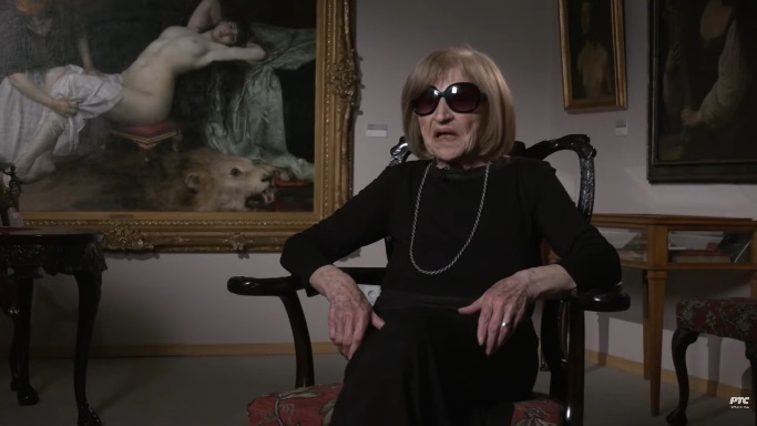 ВИДЕО I Жителите на Нови Сад и пееја под прозор на легендарната актерка Мира Бањац за 96 роденден