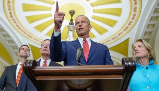 АМЕРИКАНСКИОТ СЕНАТ ПОСТИГНА ДОГОВОР ЗА КРАЈ НА БЛОКАДАТА НА ВЛАДАТА СО ПОМОШ НА НЕКОЛКУМИНА ДЕМОКРАТИ
