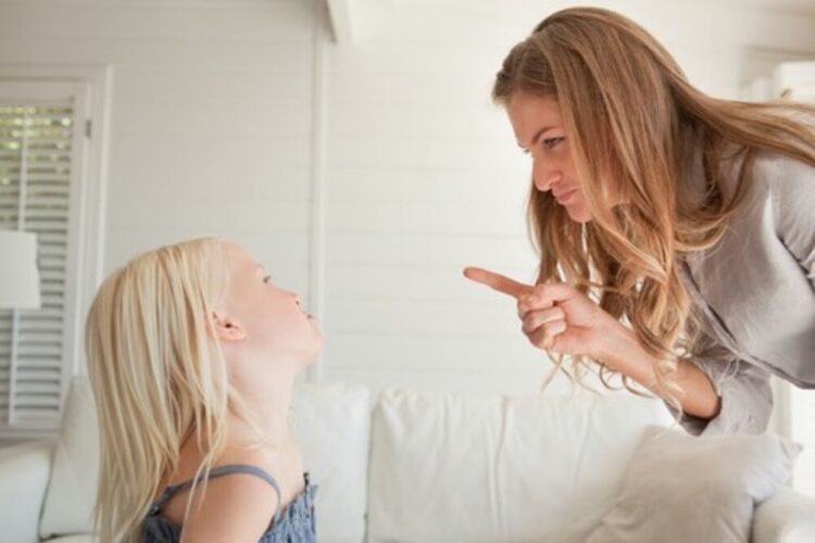 Постои подобар начин од „бројам до три да престанеш“ — како да ве послуша детето без проблем