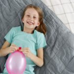 Родителите што се премногу заштитнички настроени не го штитат детето од светот, туку се штитат себеси од вина и страв