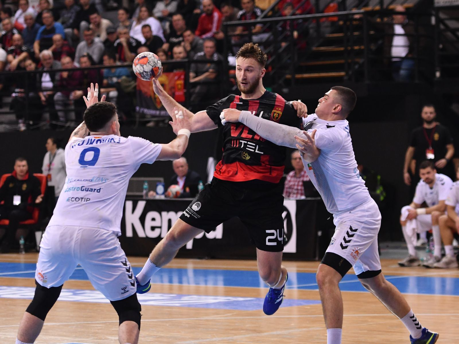 ДЕНЕСКА НА ТЕРЕНИТЕ: Вардар против Струга меѓу двете евро пресметки