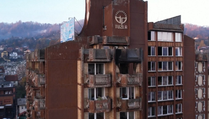 Протест во Тузла, се бараат оставки поради трагедијата во Домот за пензионери и случајот со малолетнички